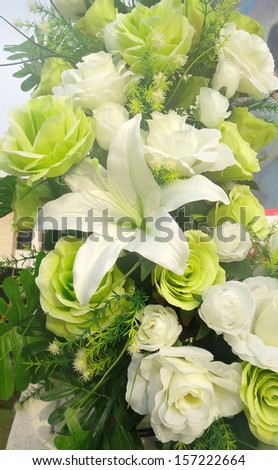 A bunch of white roses and lily.