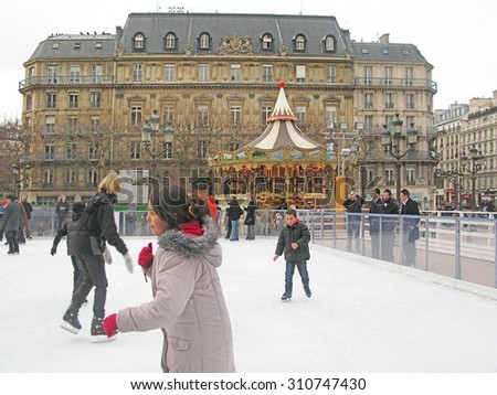 PARIS, FRANCE - JANUARY 2, 2010: People iceskating and people watching near Hotel de Ville on January 2, 2010 in Paris, France.