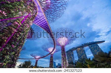 SINGAPORE -Dec 26: Wonderful sunrise at the Marina Bay waterfront in Singapore. Marina Bay Sands Hotel dominates the skyline at Marina Bay on Dec 26 , 2014