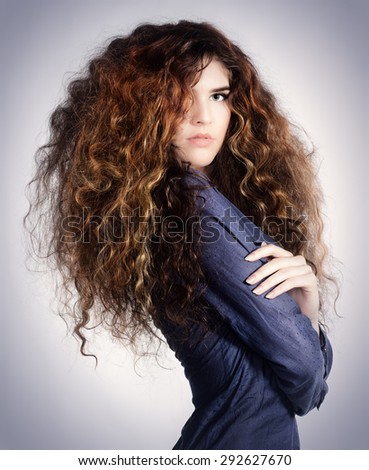 Studio photo of a young woman with hair volume.
