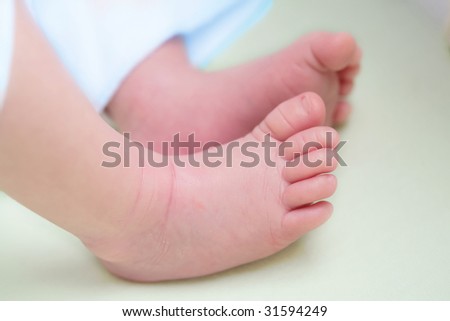 small gentile rose foots of the baby, with copy-space