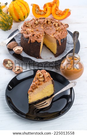 Pumpkin cheesecake with nuts