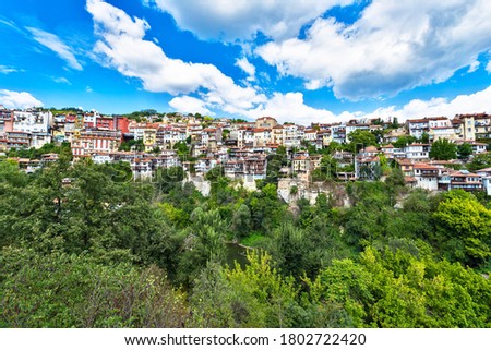 Veliko Tarnovo, touristic city in Bulgaria, on the Iarna river Imagine de stoc © 