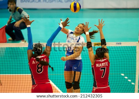 BANGKOK,THAILAND-AU GUST15:Onuma	Sittirak (C)of Thailand spikes the ball during the FIVB World Grand Prix Thailand and Dominican Republic at Indoor Stadium Huamark on Aug.15, 2014 in Thailand.