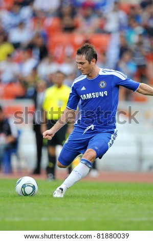 BANGKOK - JULY 24 : F.Lampard in action during Coke Super Cup :Chelsea Asia Tour 2011 Thailand. TPL All Star between Chelsea at Rajamangla Stadium ,July 24, 2011 in Bangkok, Thailand.