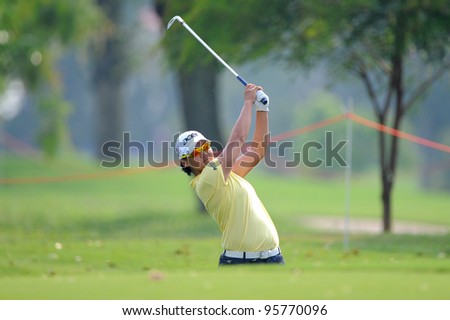 PATTAYA, THAILAND-FEBRUARY 16:Yani Tseng of Taiwan watches the ball after hits a shot the hole 17 first round the Honda LPGA 2012 on February 16,2012 at Siam Country Club Old Course in Pattaya,Thailand