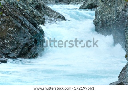 Mother with children near mountain river waterfalls(Ottafossen, Norge )