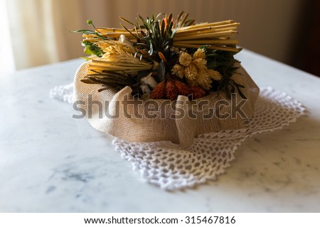 Decoration with dried flowers