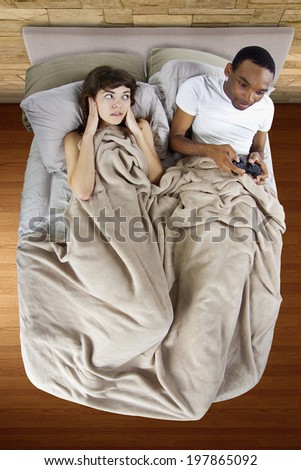 female unable to sleep because of her gamer boyfriend