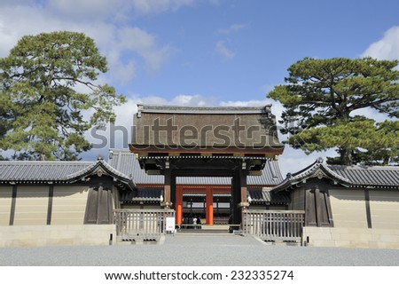 Kenrei-Mon Gate the main entrance of Nijo castle in Kyoto, Japan. Built in 1603 for Kyoto residence of Tokugawa Ieyasu, the first shogun of the Edo Period (1603-1867)