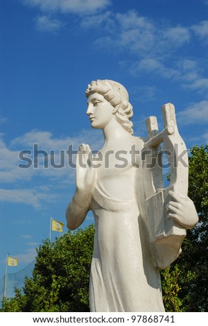 Classic white statue with the harp