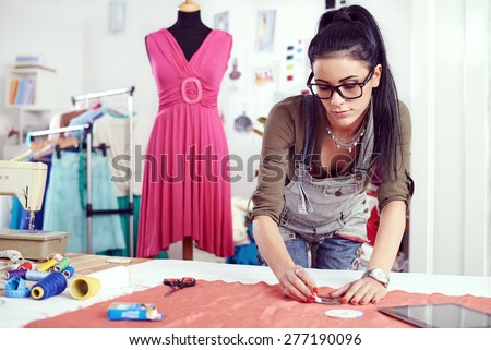 Designer measuring textile material