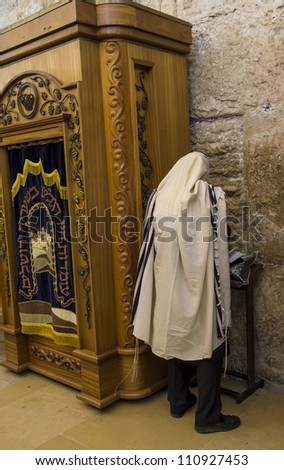 JERUSALEM - JULY 29 : Jewish man prays in the Wailing wall during the Jewish holy day of Tisha B\'av, on July 29, 2012 in old Jerusalem, Israel