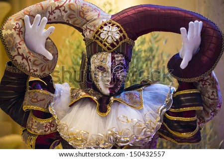 LAS VEGAS - JULY 16 : Performer with Venetian style mask at the Carnevale experience festival in the Venetian Hotel in Las Vegas on July 16, 2013.