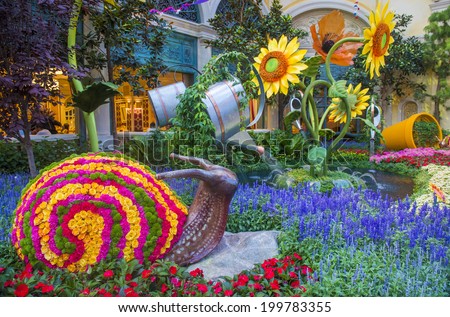 LAS VEGAS - JUNE 15 : Summer season in Bellagio Hotel Conservatory & Botanical Gardens on June 15, 2014 in Las Vegas. There are five seasonal themes that the Conservatory undergoes each year.