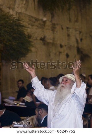 JERUSALEM - SEP 26 : Jewish old man prays during the penitential prayers the \