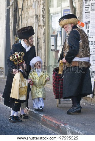 JERUSALEM - MAR. 09 : Ultra Orthodox man give presents to a children during Purim in Mea Shearim Jerusalem on Mar. 09 2012 , Giving presents to children is a tradition of Purim