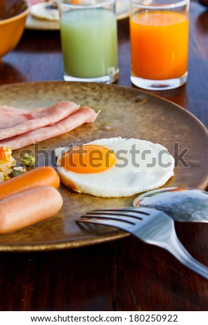 breakfast - egg, sausages, beans and bacon
