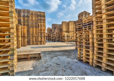 Piles of euro type cargo pallets at a recycling business area Foto stock © 