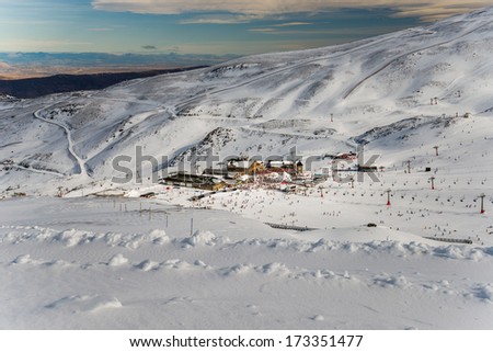 Similar – Foto Bild Skigebiet der Sierra Nevada im Winter, voller Schnee.