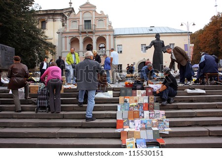 LVIV, UKRAINE - OCTOBER 3: Customers and sellers on the flea market at the monument book printer Ivan Fyodorov on October 3, 2012 in Lviv, Ukraine. Population of Lviv is over 830 thousand people.
