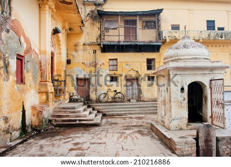 AYODHYA, INDIA - JAN 28: Old bycicle stands in the courtyard of poor historical indian house on January 28, 2013. Ayodhya had a population of 49,593. 12% of the population is under 6 years of age