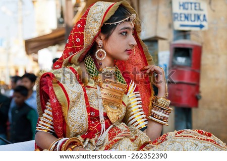 JAISALMER, INDIA - MAR 1: Unidentified girl in indian dress sari going to the carnaval of Desert Festival on March 1, 2015. Every winter Jaisalmer takes famous Desert Festival