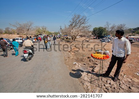 CHITTORGARH, INDIA - FEB 15: Street food seller waiting for hungry indian customers on the roadside on February 15, 2015. Chitaurgarh has population about 117,000 and the largest fort in Rajasthan.