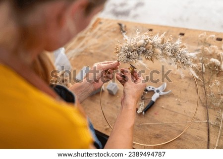 Similar – Foto Bild Ein Trockenblumenkranz hängt an einer weißen Türe