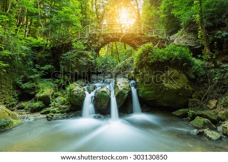 Foto Bild Gegenlichtlandschaftsbild mit Brücke, Fluss und Strommast