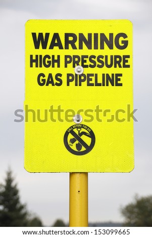 A sign stating that a high pressure pipeline is in the area/High Pressure Gas Pipeline Warning/A sign stating that a high pressure pipeline is in the area.