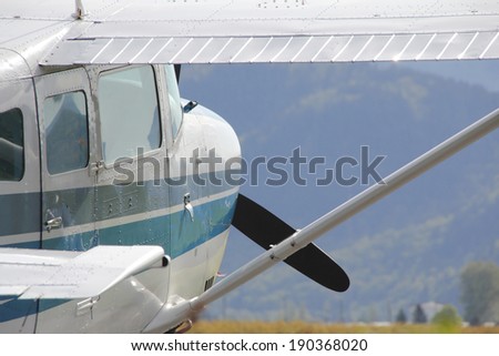 Side view of a small single engine plane/Single Engine Plane