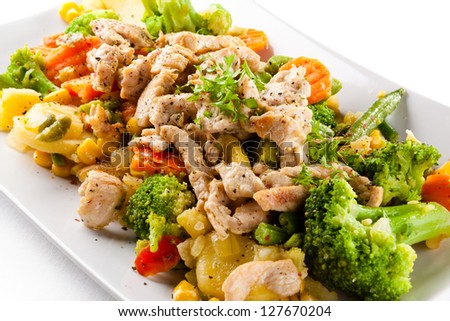 Roasted meat, white rice and vegetables