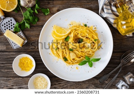 Similar – Foto Bild Teller mit Makkaroni mit Sahnesauce, Zwiebel und Leinsamen.