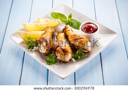 Grilled chicken drumsticks and vegetables