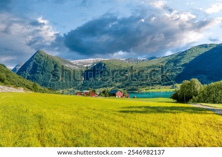 Foto Bild Stardalen, Skei I Jolster, Jostedalsbreen National Park, Norwegen. Beautiful Sky After Rain With Rainbow Above Norwegian Rural Landscape. Landwirtschaft und Wettervorhersage Konzept