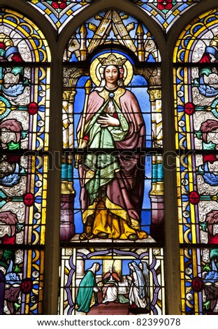 Paris - windowpane from Saint Germain-l\'Auxerrois gothic church - virgin Mary