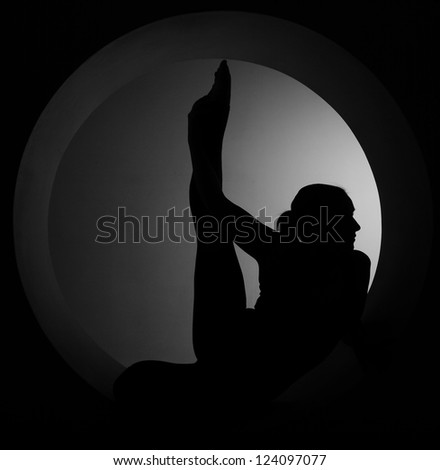 silhouette sporty woman in circle