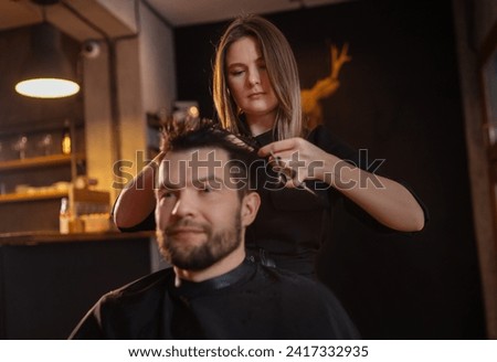 Similar – Foto Bild Friseur in einem Friseursalon