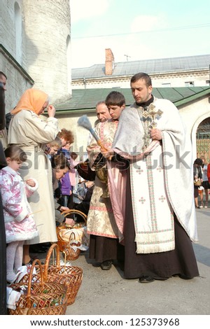 TERNOPOL, UKRAINE - APRIL 23: Easter in the Orthodox Church of Church of the Nativity on april 23, 20106  in Ternopol, Ukraine