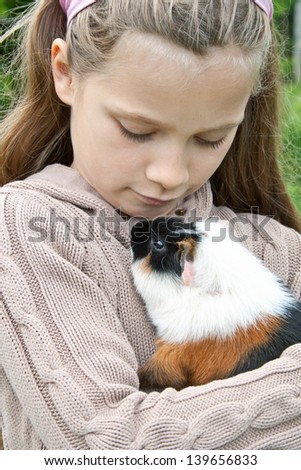 a girl with guinea pig/guinea pig/pet