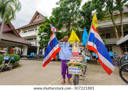 CHIANGRAI THAILAND, 16 Aug 2015 : Bike for Mom event, A old man take photo with photo of queen and show sigh of thailand
