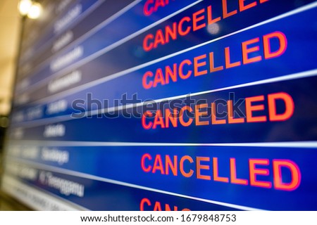 Airport screen indicating cancelled flights due to the Coronavirus pandemic  Foto stock © 