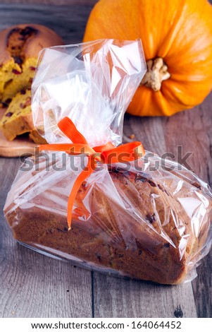 edible gift: pumpkin fruit bread