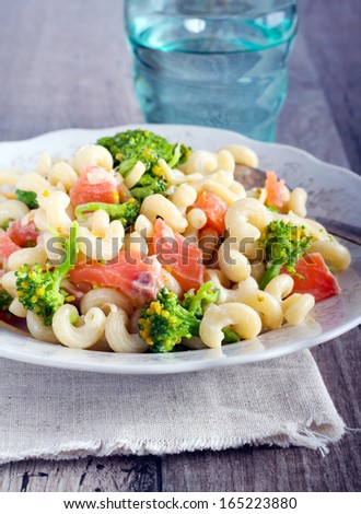 Creamy broccoli and salmon pasta