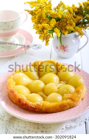 Pear tarte tatin - pear upside down cake with puff pastry base
