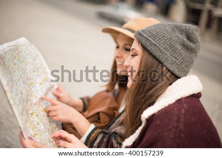 Similar – Foto Bild zwei glückliche Freunde Porto Brücke Sightseeing bei Sonnenuntergang. Reisen, Freundschaft und Lifestyle