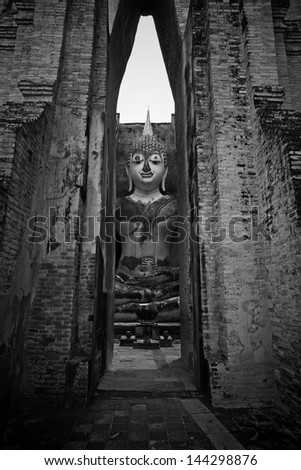 SUKHOTHAI,THAILAND- MAY 13: :Big Buddha statue at Wat Sri Chum on May 13, 2013 in Sukhothai, Thailand. Here, Found in 1930 century, has large Buddha statue in mondop called Phra Atchana.