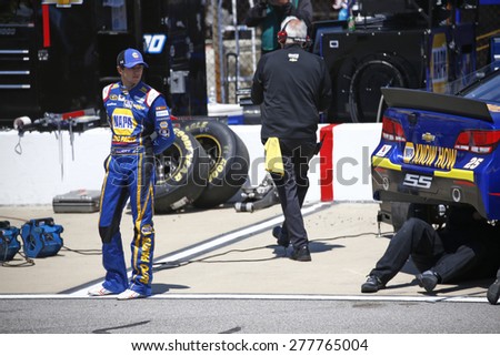 Richmond, VA - Apr 24, 2015:  Chase Elliott (25) watches his crew work on his car during a practice session for the Toyota Owners 400 at Richmond International Raceway in Richmond, VA.