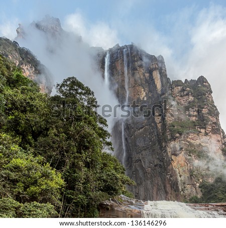 Angel Falls ( Salto Angel ) is worlds highest waterfalls (978 m) - Venezuela, South America
